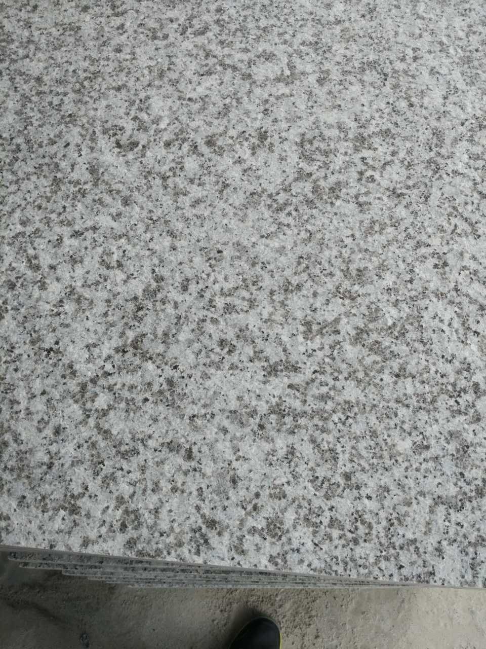 G439 granite stone pavement